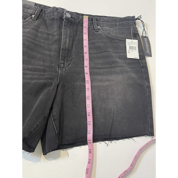 NWT Blank NYC The Ludlow Crop Girlfriend Black Denim Shorts. Size 18W. - Picture 5 of 7